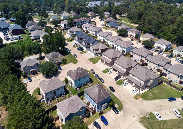 134-136-sendero-dr-huntsville-tx-77340/hzid_881c99b9