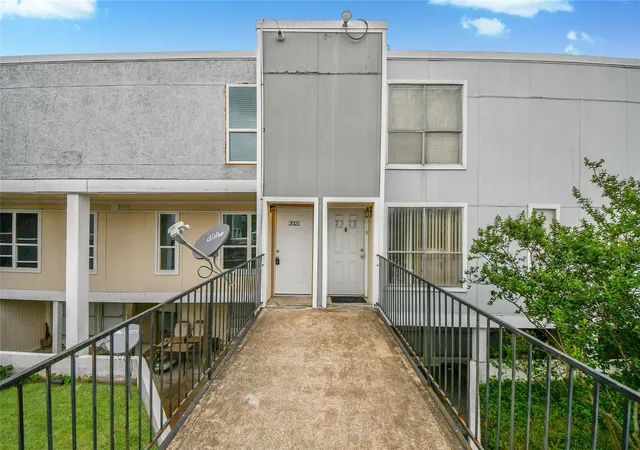 781-country-pl-dr-2021-houston-tx-77079/hzid_6542c1ef