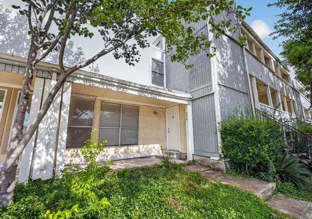 781-country-pl-dr-2004-houston-tx-77079/hzid_1c0688ab