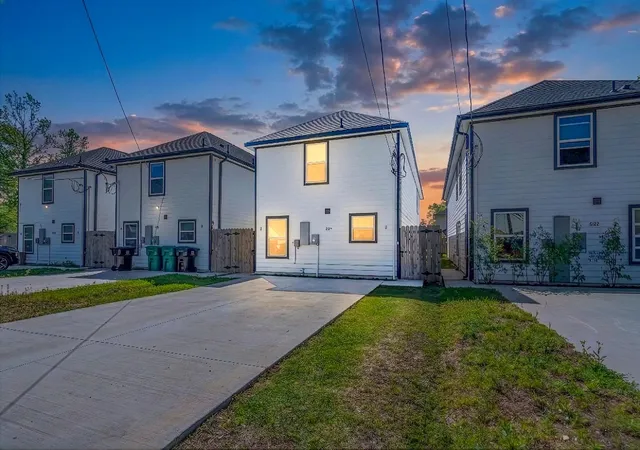 8124-sterlingshire-st-a-and-b-houston-tx-77078/hzid_5b4aa61a