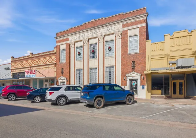 207-w-grand-ave-yoakum-tx-77995/hzid_520cd446
