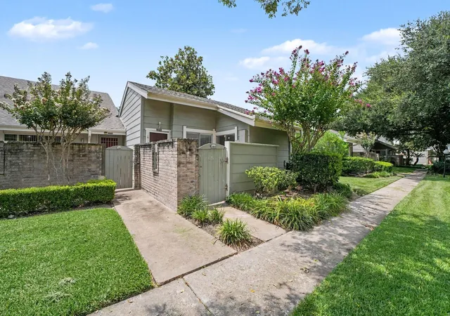 13010-greenway-chase-ct-3010-houston-tx-77072/hzid_7aeb0e83