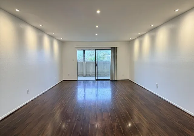 8523-hearth-dr-19-34-houston-tx-77054/hzid_1d2c8540