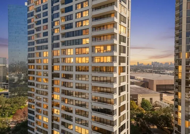 14-greenway-plz-17q-houston-tx-77046/hzid_1ac388cb