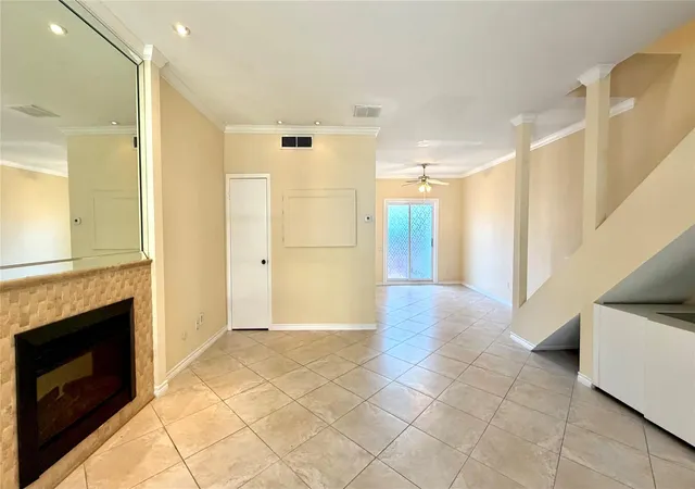 11710-southlake-dr-16-houston-tx-77077/hzid_fef437e4