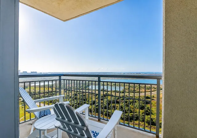 801-e-beach-dr-bc1912-galveston-tx-77550/hzid_db2c2d4d