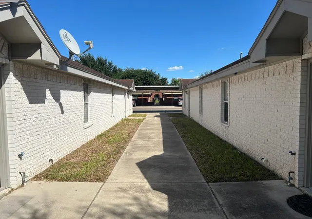 928-french-ave-1-4-edinburg-tx-78541/hzid_a3deb2db