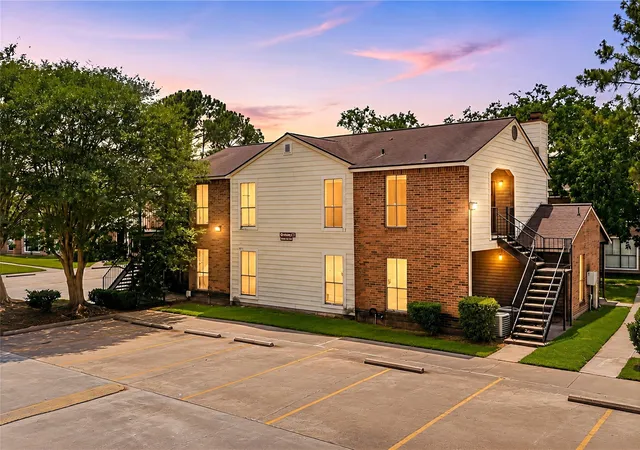7200-w-t-c-jester-blvd-4-houston-tx-77088/hzid_61baa395