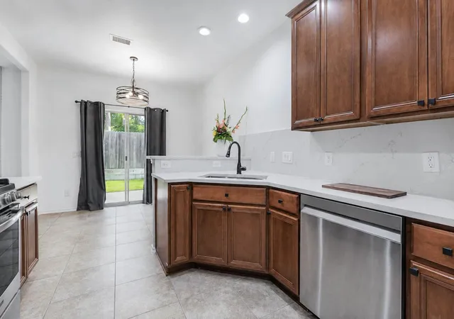 13600-breton-ridge-st-7a-houston-tx-77070/hzid_33aff75f