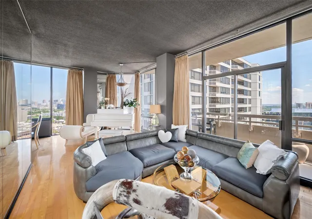 15-greenway-plz-26j-houston-tx-77046/hzid_8322408e