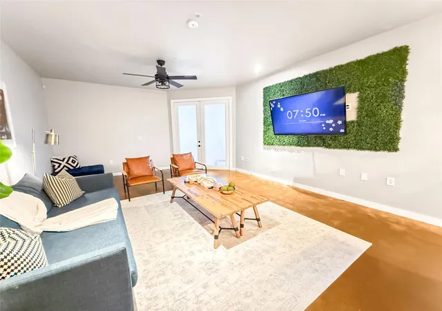 2216-chenevert-st-4-houston-tx-77003/hzid_fbecaa93