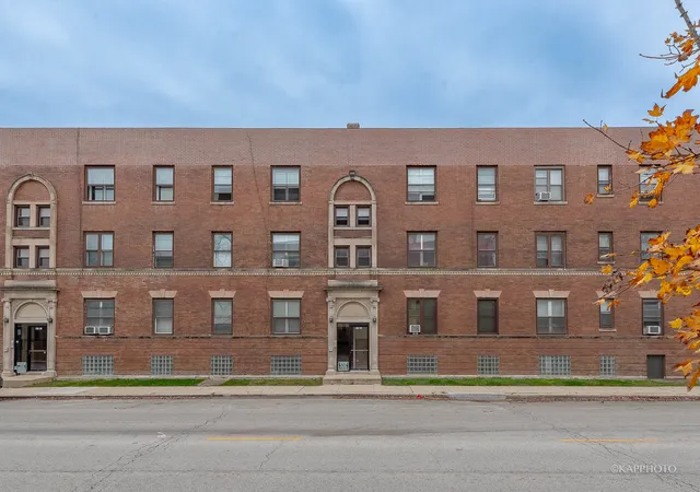 953-e-61st-street-3-chicago-il-60637/hzid_076fb3e3