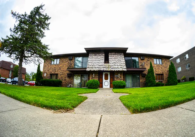 5739-129th-st-1a-crestwood-il-60418/hzid_7f69e7d6