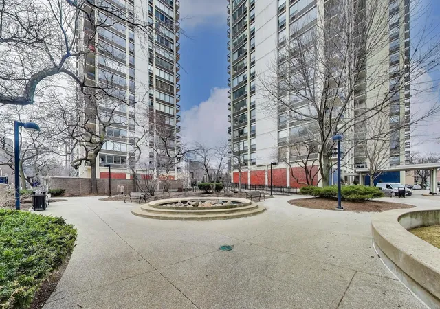 1360 N Sandburg Ter