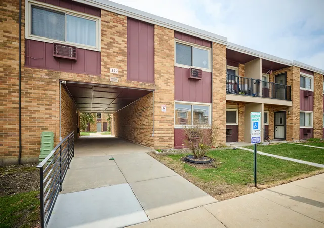 212a-collen-dr-104-lombard-il-60148/hzid_f7cff9f3