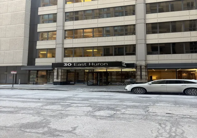 30-e-huron-st-3601-chicago-il-60611/hzid_13872bef