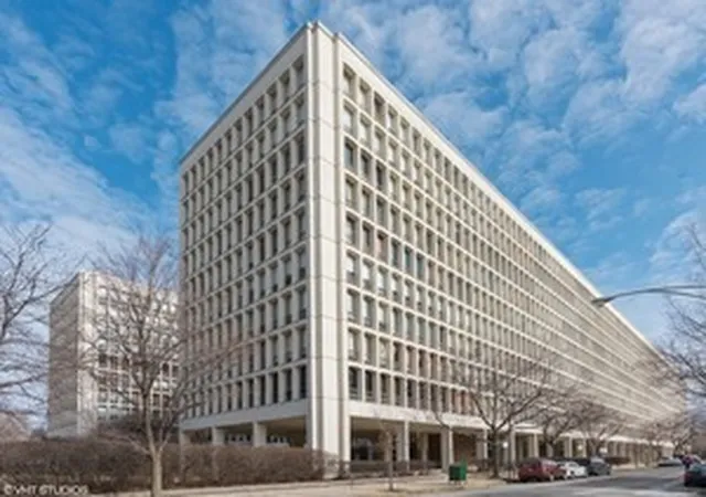 1401-e-55th-st-211n-chicago-il-60615/hzid_7c756b6a