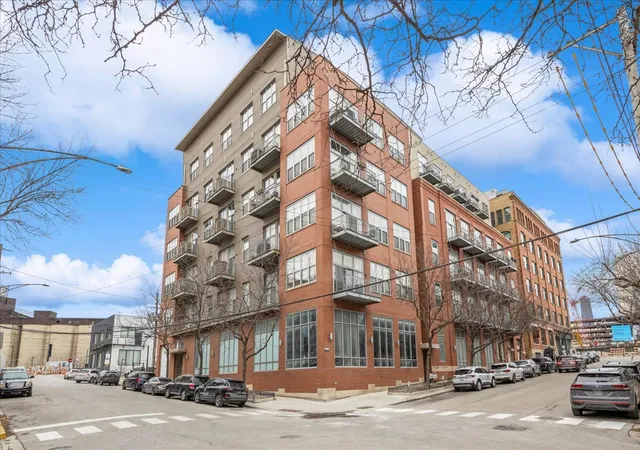 824-w-superior-st-303-chicago-il-60642/hzid_bac98972