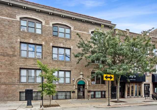 3263-n-broadway-st-2-chicago-il-60657/hzid_2de27f62