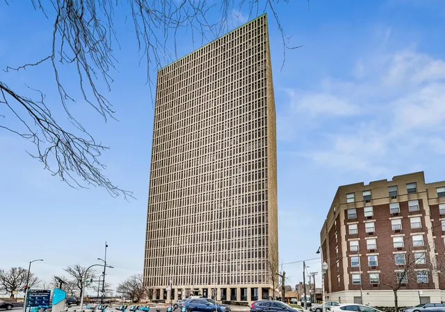 6700-s-south-shore-dr-17b-chicago-il-60649/hzid_dded539e
