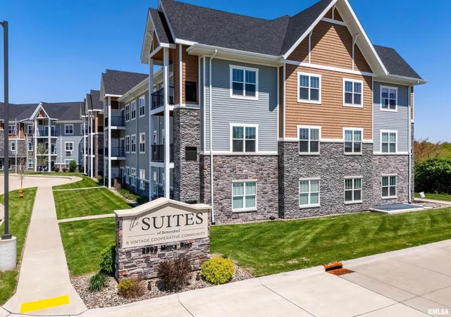 2592-middle-rd-206-bettendorf-ia-52722/hzid_d4727a36