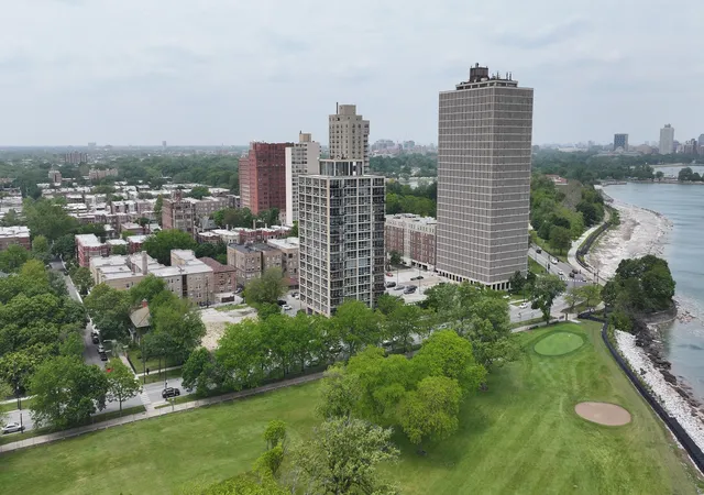 6730-s-south-shore-dr-604-chicago-il-60649/hzid_ef821337