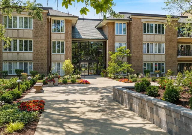 2-oak-brook-club-dr-c303-oak-brook-il-60523/hzid_d95b7298