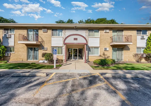 5740-concord-ln-12-clarendon-hills-il-60514/hzid_3018af63