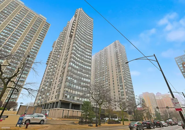 5701-n-sheridan-rd-7e-chicago-il-60660/hzid_dda7e654