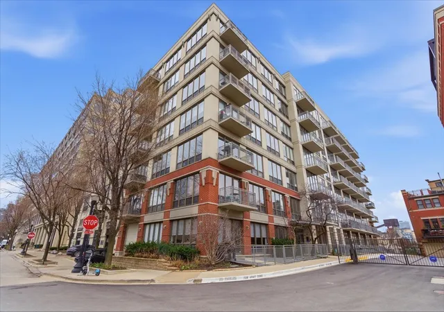 1000-n-kingsbury-st-104-chicago-il-60610/hzid_cdcd5681