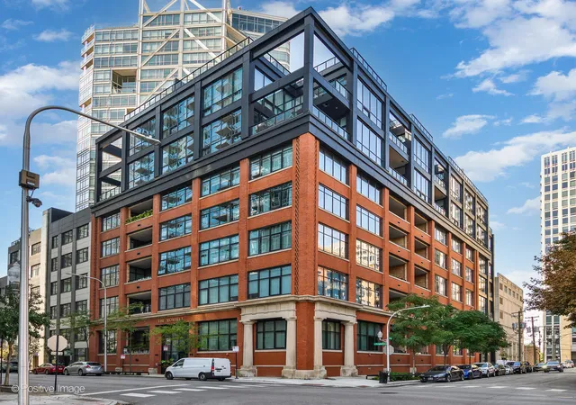 676-n-kingsbury-st-104-chicago-il-60654/hzid_1dfeef55