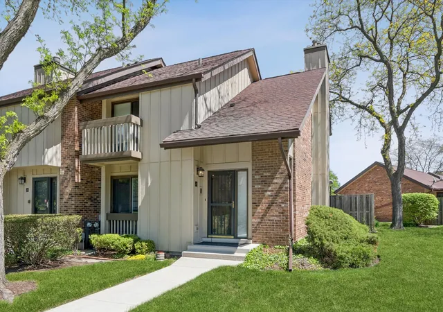 32-kyle-ct-32-willowbrook-il-60527/hzid_f6a72c32