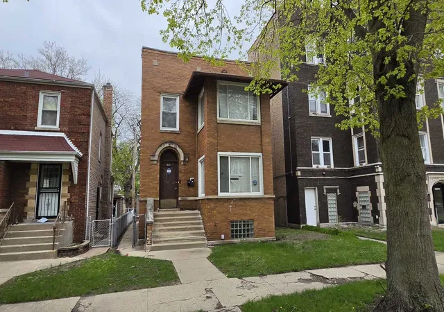 8215-s-eberhart-ave-chicago-il-60619/hzid_37c85ad9