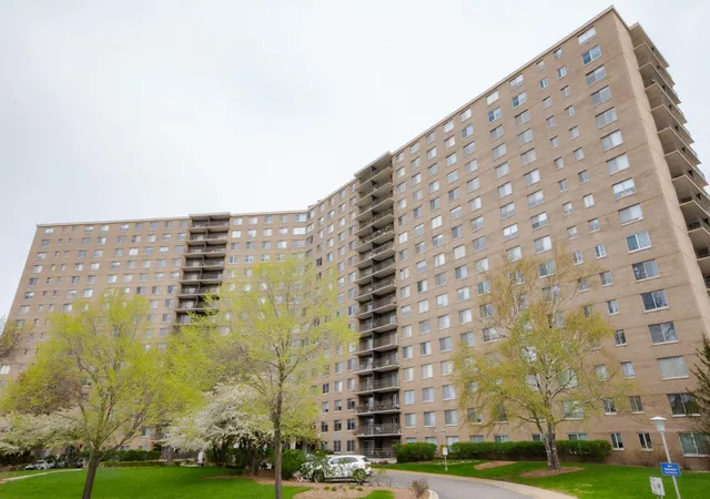 7033-n-kedzie-ave-1408-chicago-il-60645/hzid_16cf4651