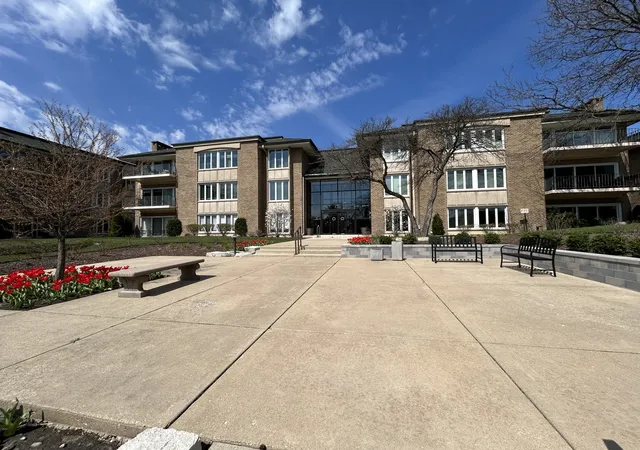 1-oak-brook-club-dr-a105-oak-brook-il-60523/hzid_8ca96891