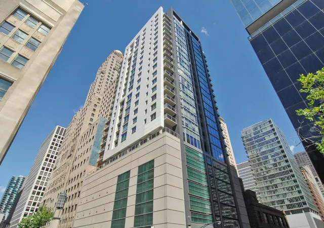 160-e-illinois-st-1002-chicago-il-60611/hzid_8cf5a5f8