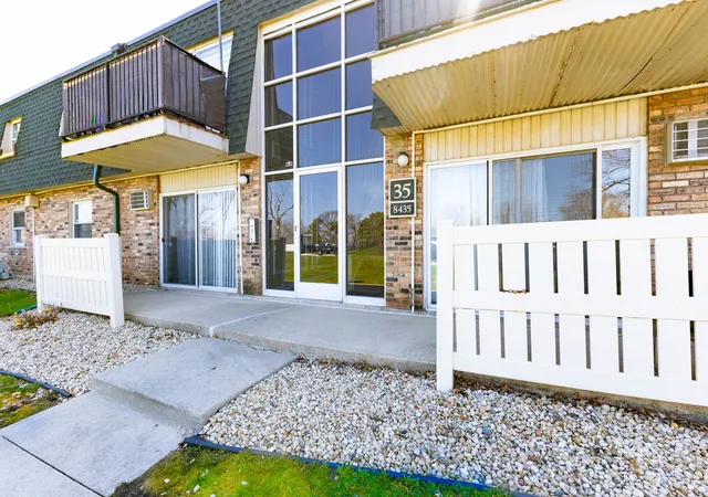 8431-w-99th-ter-35-205-palos-hills-il-60465/hzid_11c8e6e4