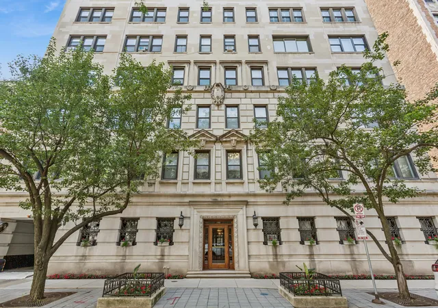 2912-n-commonwealth-ave-7d-chicago-il-60657/hzid_6c2e9368