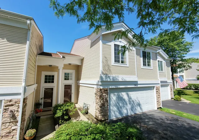 792-mesa-dr-792-elgin-il-60123/hzid_a33c9c3e