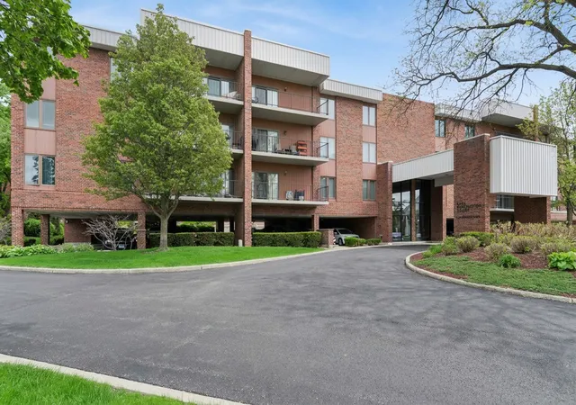 6565-main-st-201-downers-grove-il-60516/hzid_f5421c37