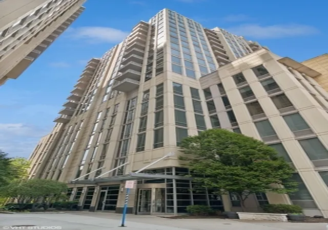 720-n-larrabee-st-1710-chicago-il-60610/hzid_c960e24f