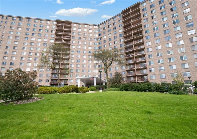 6833-n-kedzie-ave-701-chicago-il-60645/hzid_b169209d