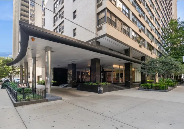 850-n-dewitt-pl-10g-chicago-il-60611/hzid_6171cb05