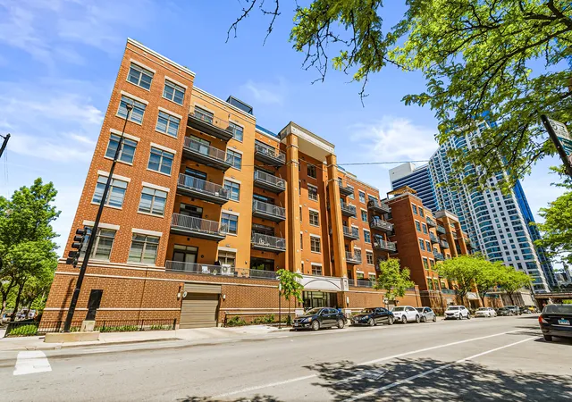 560 W Fulton St