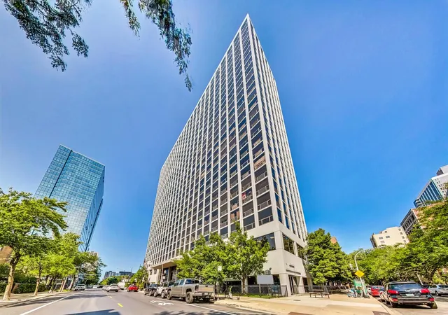 4343-n-clarendon-ave-2717-chicago-il-60613/hzid_c29d0d74