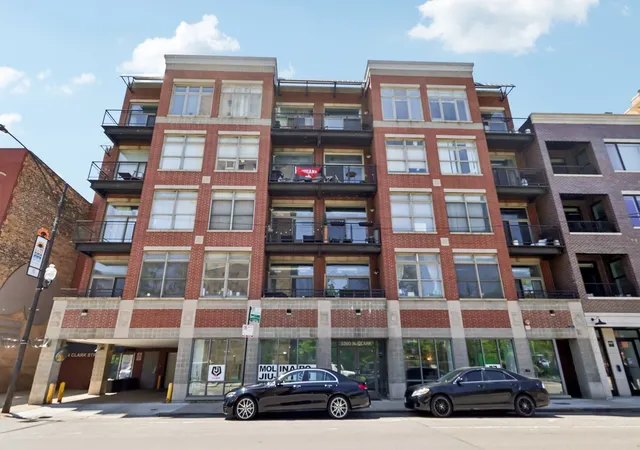 3260-n-clark-st-408-chicago-il-60657/hzid_96ae1a27