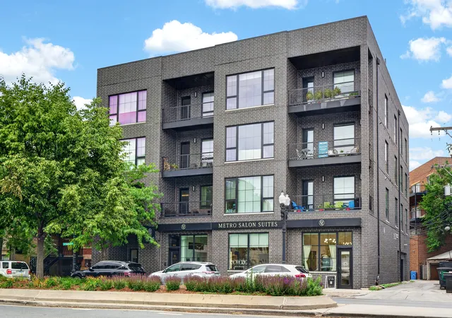 2024-w-irving-park-rd-302-chicago-il-60618/hzid_dbe04150