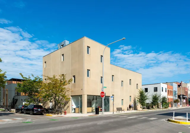 2054-w-grand-ave-chicago-il-60612/hzid_b4bec709