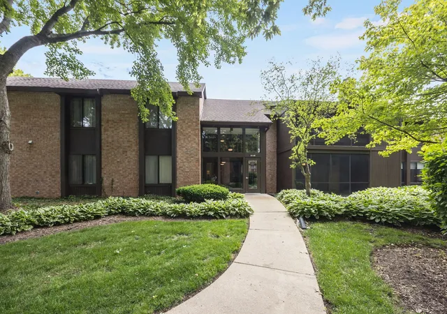 740-saint-andrews-ln-41-crystal-lake-il-60014/hzid_976a23b6