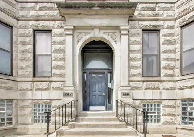 1050-w-foster-ave-f-chicago-il-60640/hzid_76257395